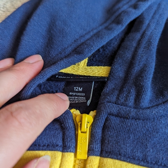 Tommy Hilfiger Sweatsuit 12M - Picture 4 of 6